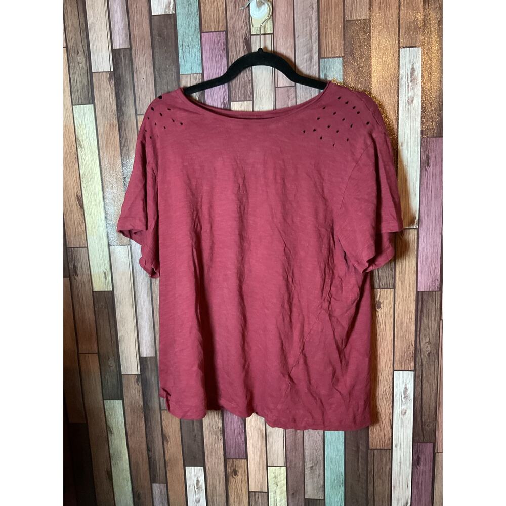 Layerz Clothing Co. Maroon Short Sleeve Distressed T-Shirt Women’s Size Small